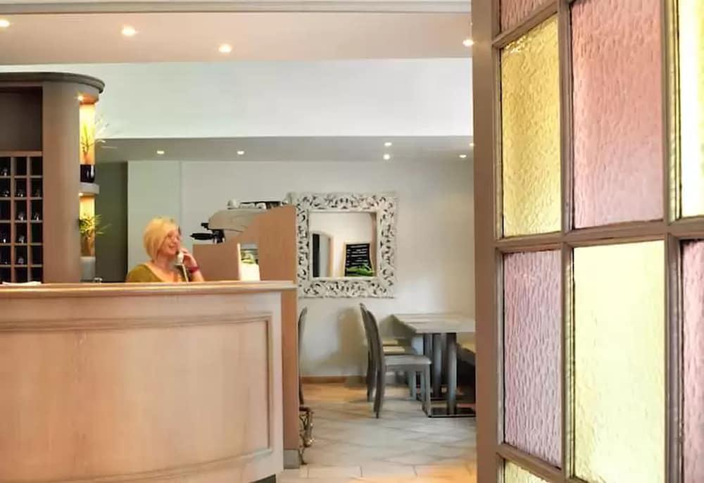 Brit Hotel Confort Le Revest Сент-Максім Екстер'єр фото
