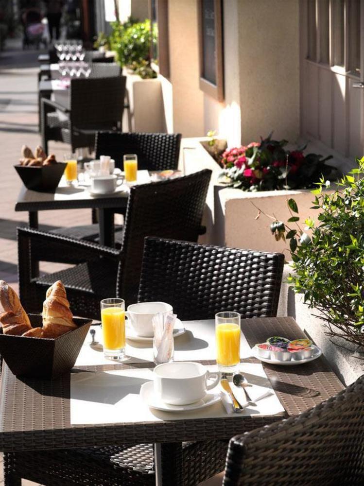 Brit Hotel Confort Le Revest Сент-Максім Екстер'єр фото
